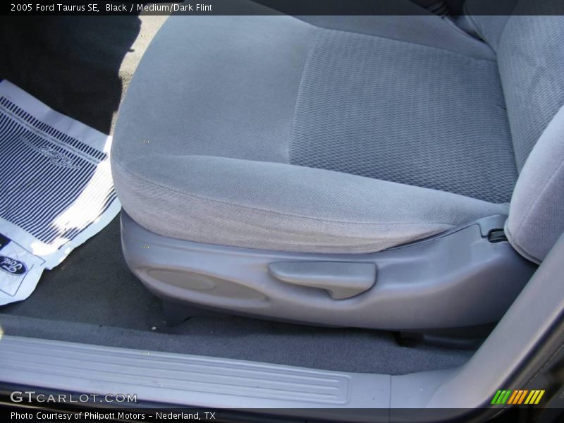 Black / Medium/Dark Flint 2005 Ford Taurus SE