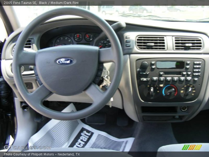 Black / Medium/Dark Flint 2005 Ford Taurus SE