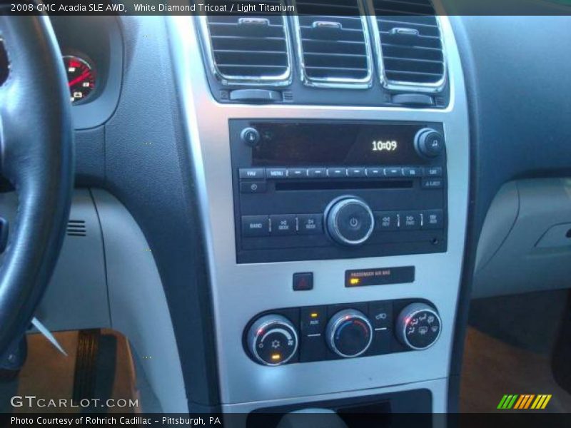 White Diamond Tricoat / Light Titanium 2008 GMC Acadia SLE AWD