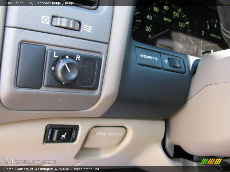 Sandrock Beige / Beige 2000 Infiniti I 30