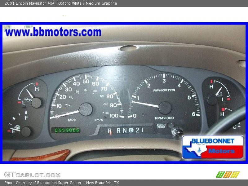 Oxford White / Medium Graphite 2001 Lincoln Navigator 4x4