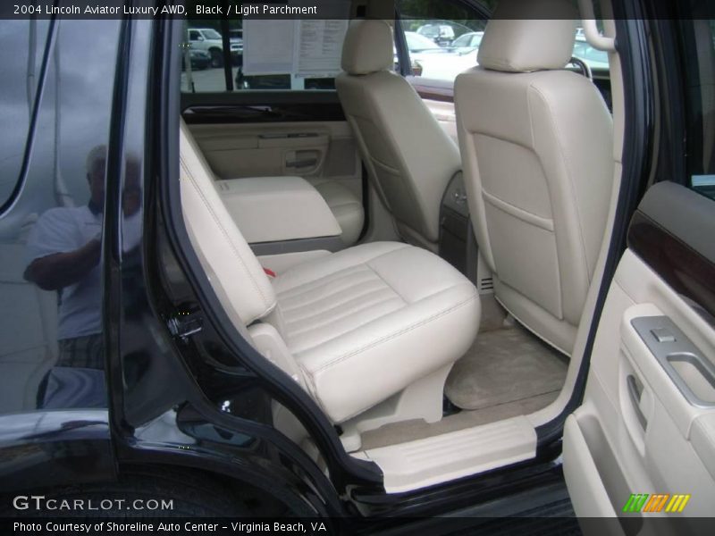 Black / Light Parchment 2004 Lincoln Aviator Luxury AWD
