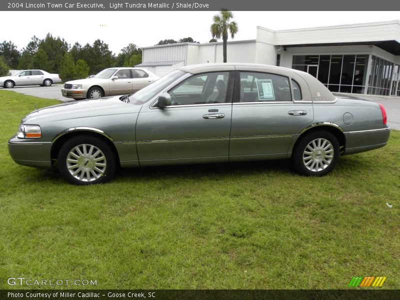 Light Tundra Metallic / Shale/Dove 2004 Lincoln Town Car Executive