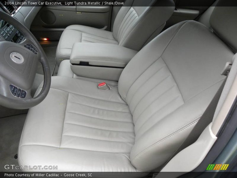 Light Tundra Metallic / Shale/Dove 2004 Lincoln Town Car Executive