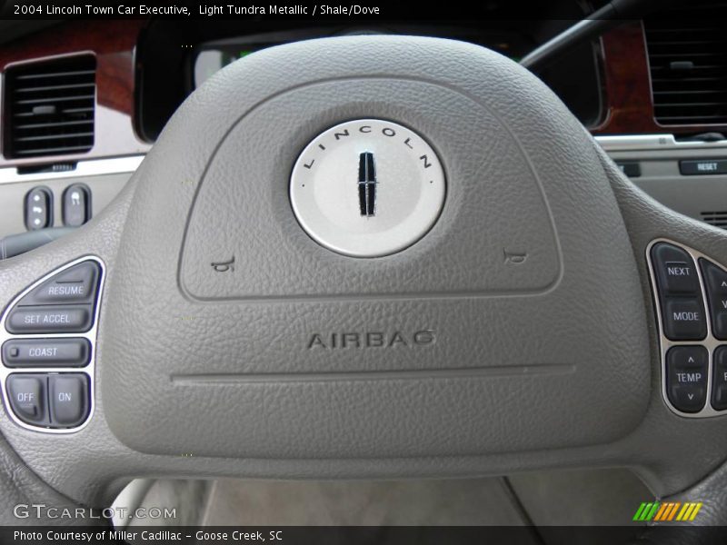 Light Tundra Metallic / Shale/Dove 2004 Lincoln Town Car Executive
