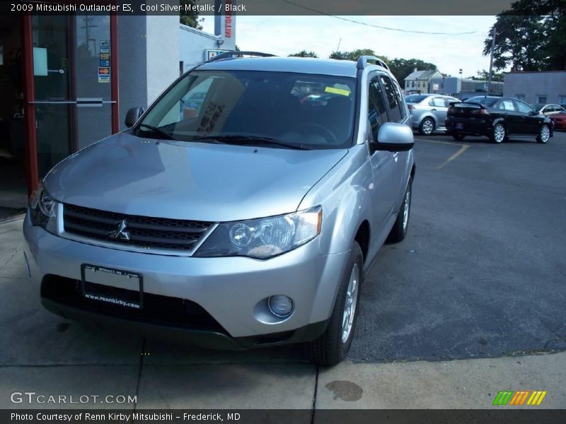 Cool Silver Metallic / Black 2009 Mitsubishi Outlander ES