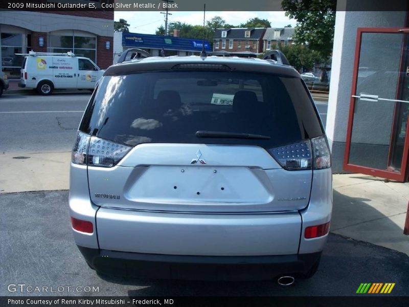 Cool Silver Metallic / Black 2009 Mitsubishi Outlander ES