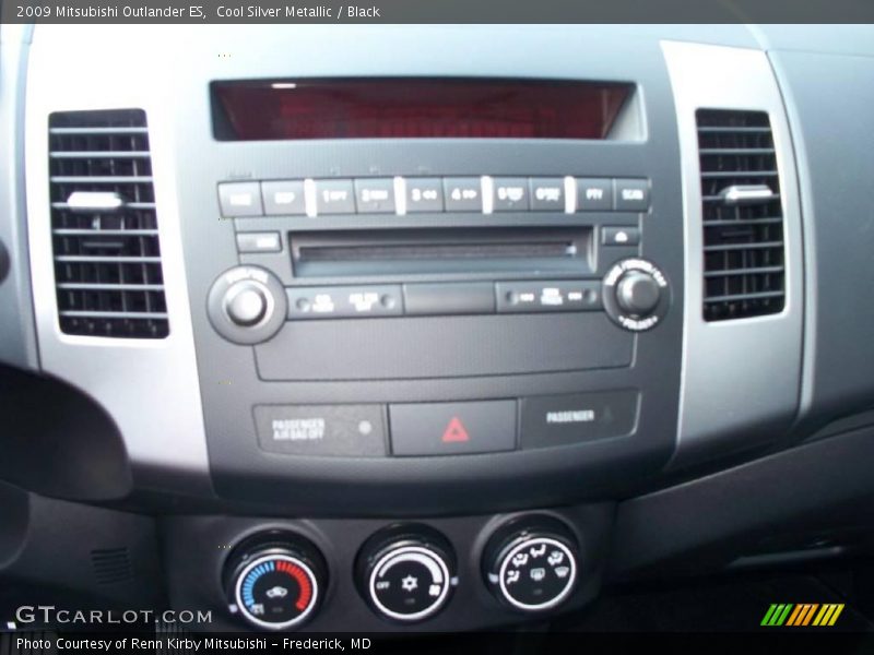 Cool Silver Metallic / Black 2009 Mitsubishi Outlander ES