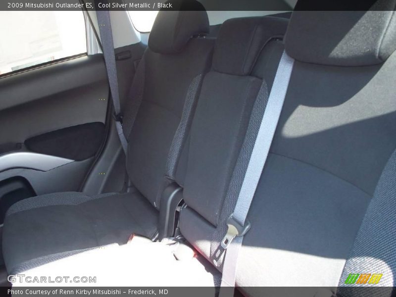Cool Silver Metallic / Black 2009 Mitsubishi Outlander ES