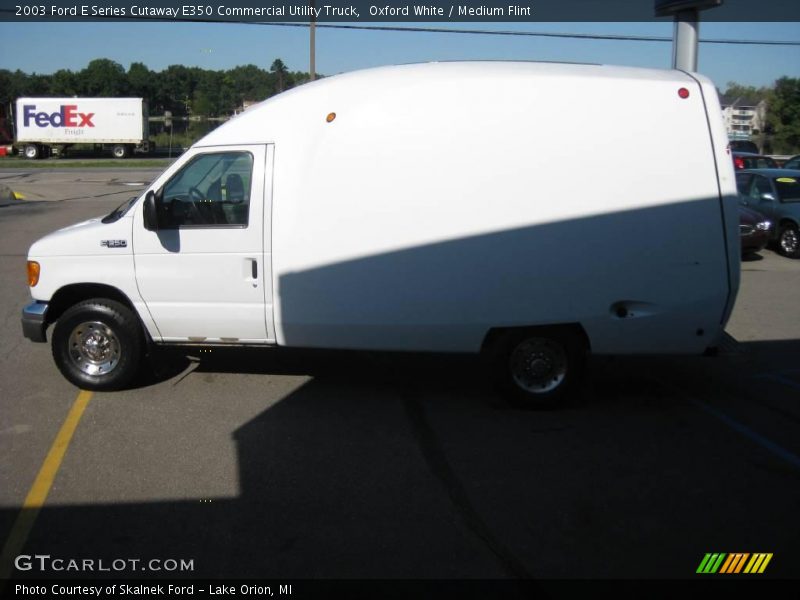 Oxford White / Medium Flint 2003 Ford E Series Cutaway E350 Commercial Utility Truck