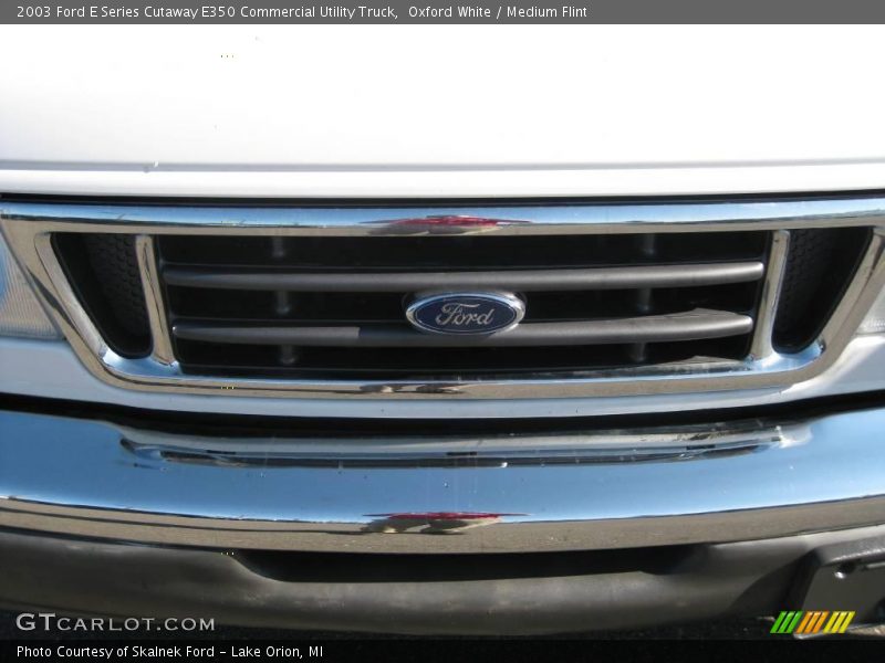 Oxford White / Medium Flint 2003 Ford E Series Cutaway E350 Commercial Utility Truck