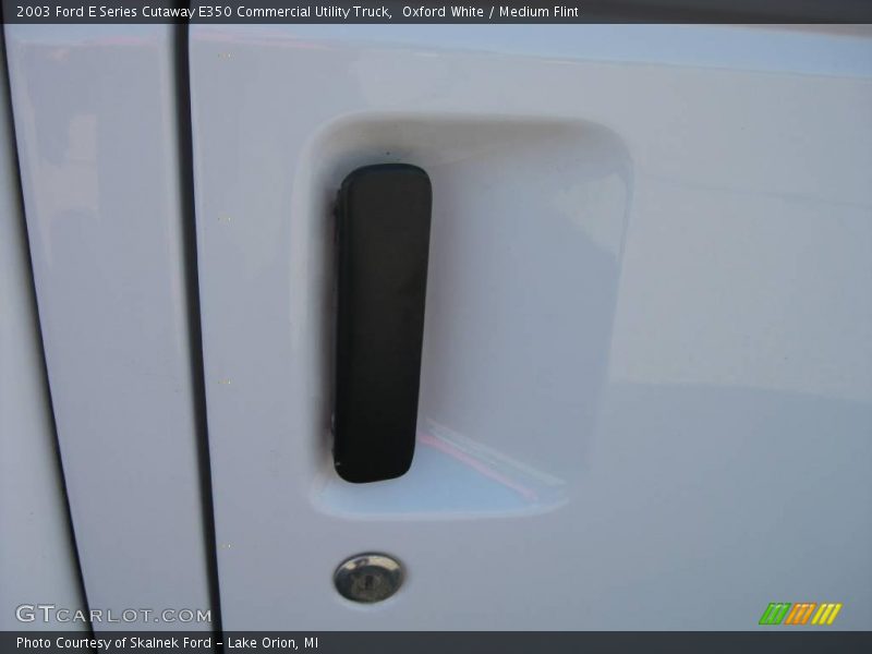 Oxford White / Medium Flint 2003 Ford E Series Cutaway E350 Commercial Utility Truck