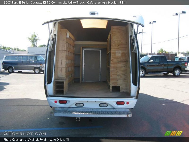 Oxford White / Medium Flint 2003 Ford E Series Cutaway E350 Commercial Utility Truck