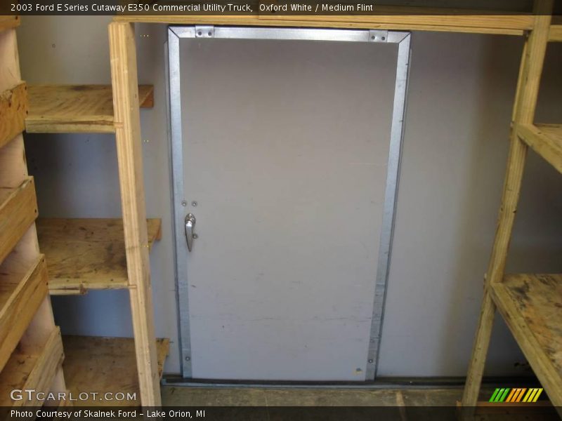 Oxford White / Medium Flint 2003 Ford E Series Cutaway E350 Commercial Utility Truck