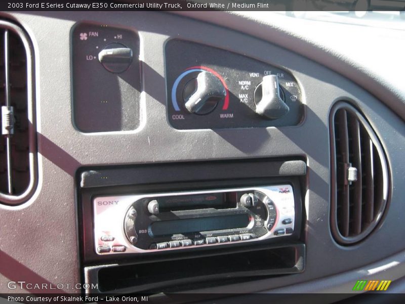 Oxford White / Medium Flint 2003 Ford E Series Cutaway E350 Commercial Utility Truck