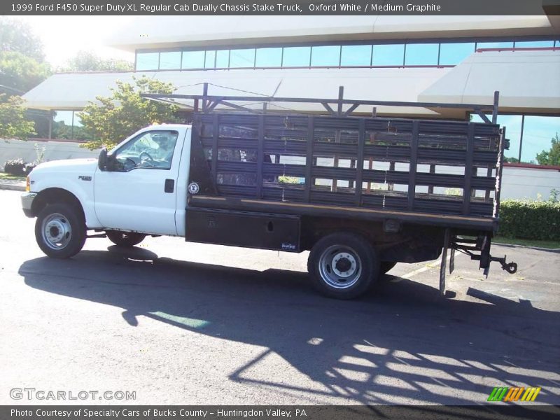 Oxford White / Medium Graphite 1999 Ford F450 Super Duty XL Regular Cab Dually Chassis Stake Truck