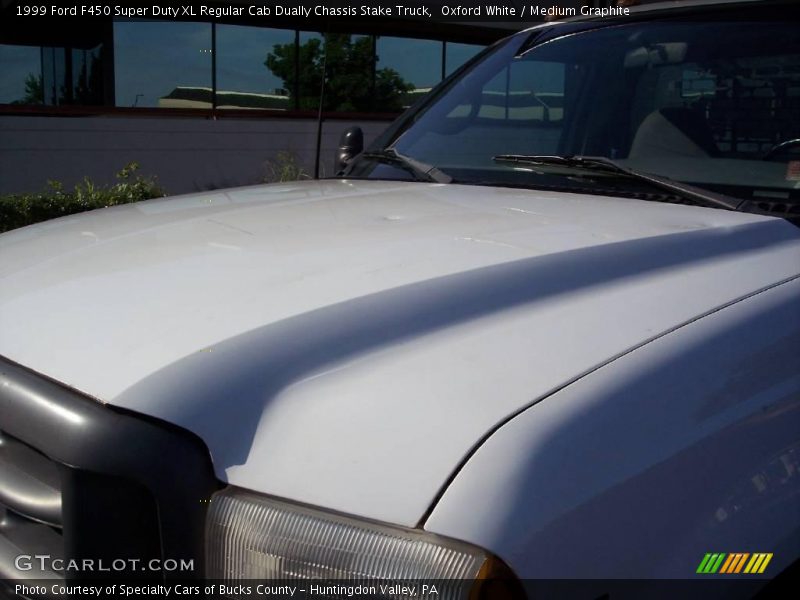 Oxford White / Medium Graphite 1999 Ford F450 Super Duty XL Regular Cab Dually Chassis Stake Truck