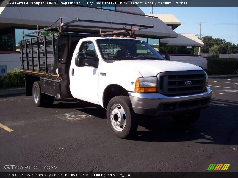 Oxford White / Medium Graphite 1999 Ford F450 Super Duty XL Regular Cab Dually Chassis Stake Truck