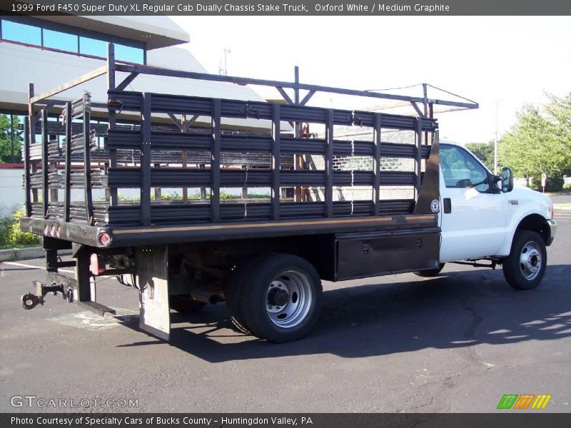 Oxford White / Medium Graphite 1999 Ford F450 Super Duty XL Regular Cab Dually Chassis Stake Truck