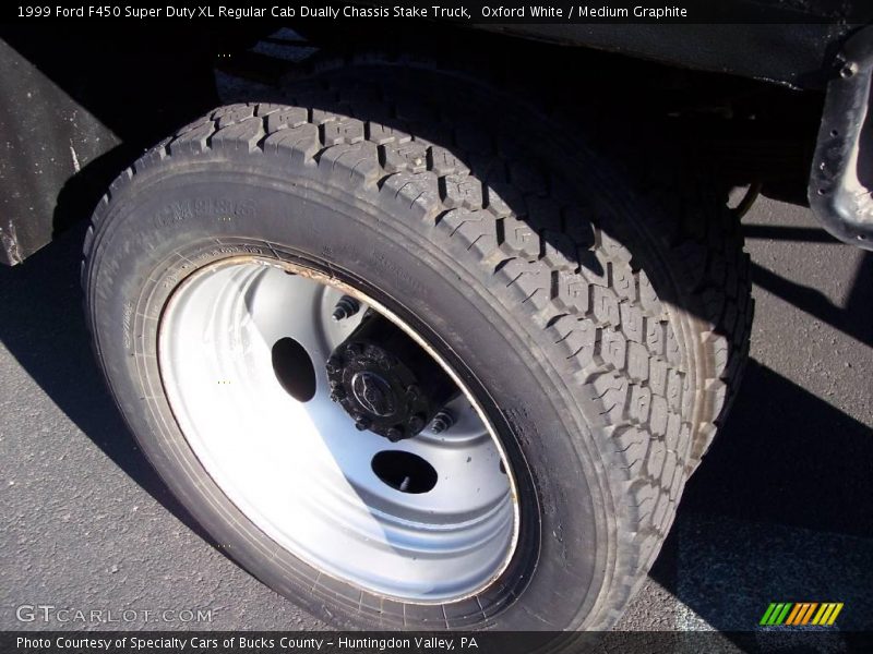 Oxford White / Medium Graphite 1999 Ford F450 Super Duty XL Regular Cab Dually Chassis Stake Truck