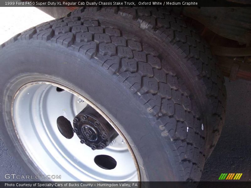 Oxford White / Medium Graphite 1999 Ford F450 Super Duty XL Regular Cab Dually Chassis Stake Truck