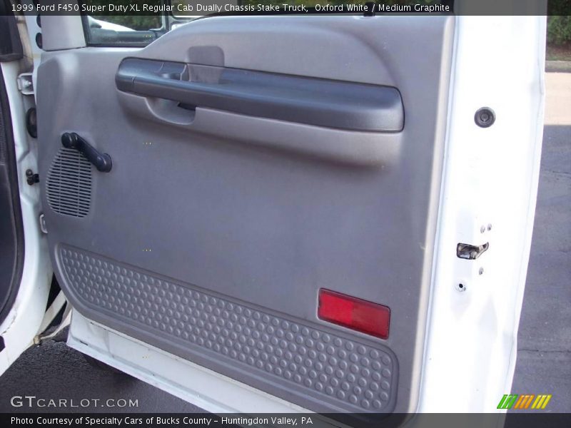 Oxford White / Medium Graphite 1999 Ford F450 Super Duty XL Regular Cab Dually Chassis Stake Truck