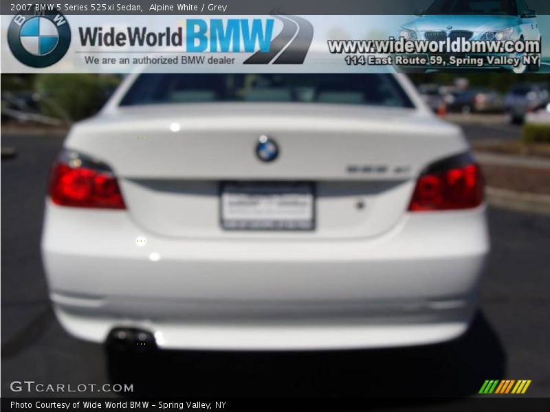 Alpine White / Grey 2007 BMW 5 Series 525xi Sedan