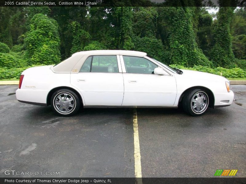 Cotillion White / Shale 2005 Cadillac DeVille Sedan