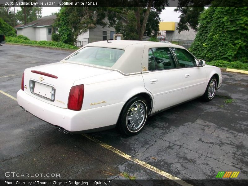 Cotillion White / Shale 2005 Cadillac DeVille Sedan