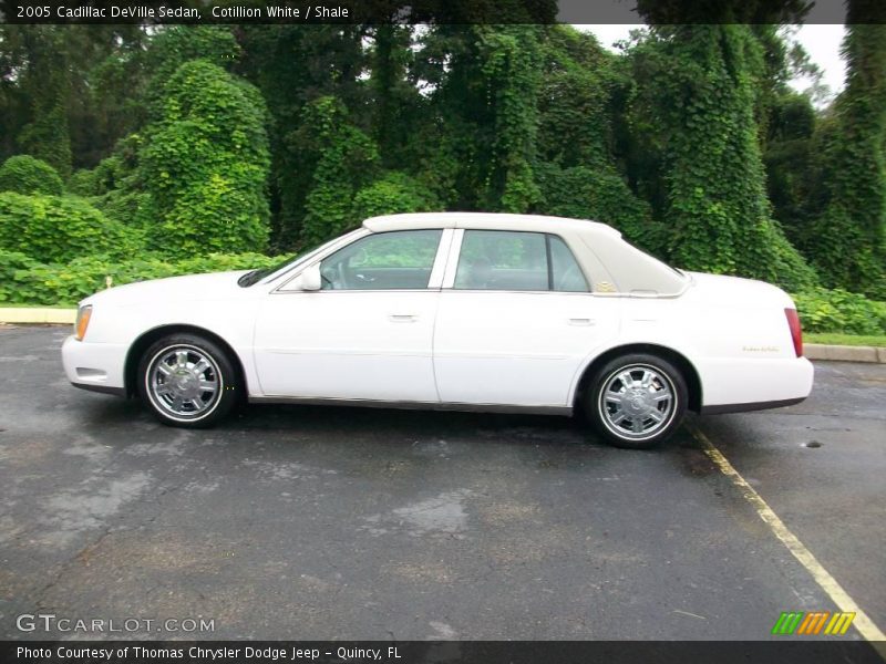 Cotillion White / Shale 2005 Cadillac DeVille Sedan