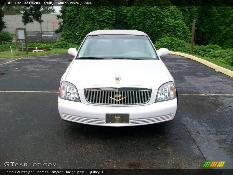 Cotillion White / Shale 2005 Cadillac DeVille Sedan