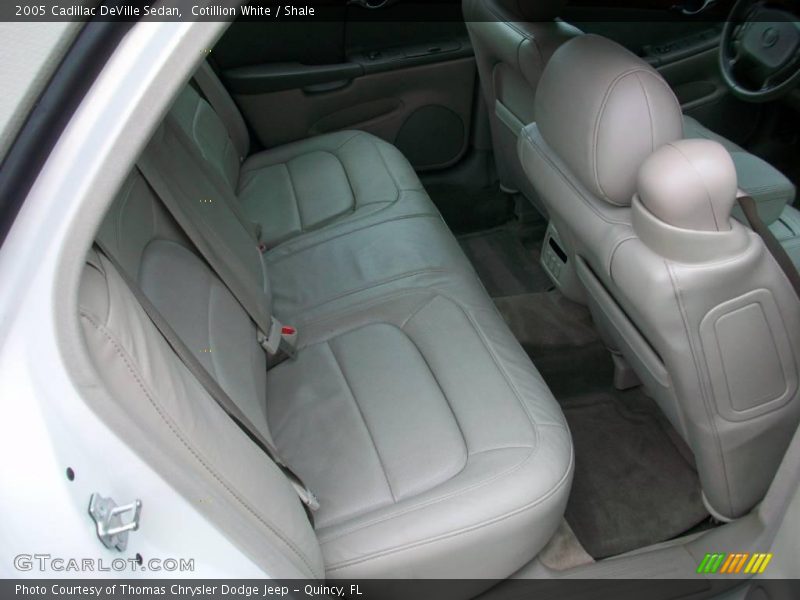 Cotillion White / Shale 2005 Cadillac DeVille Sedan