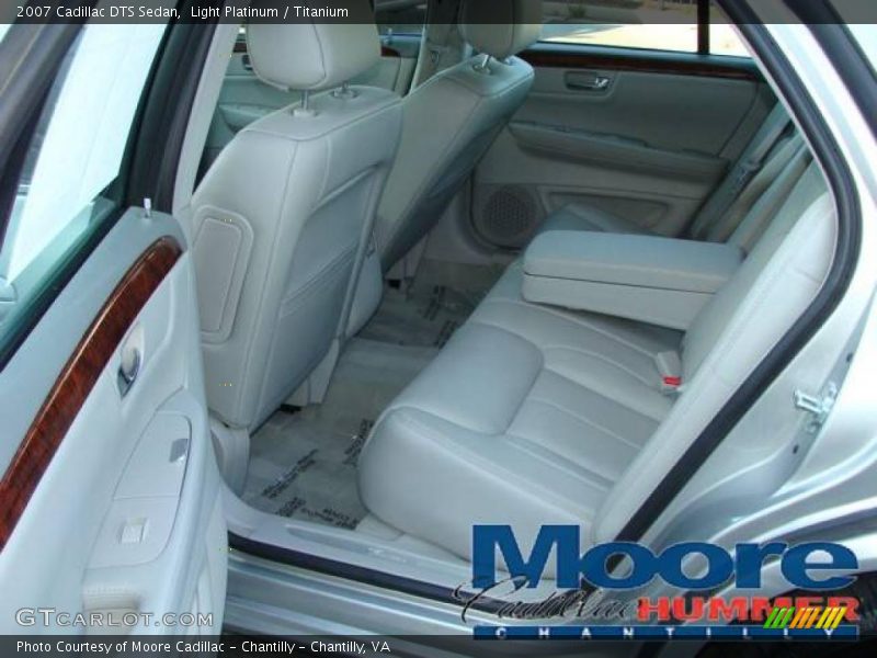 Light Platinum / Titanium 2007 Cadillac DTS Sedan