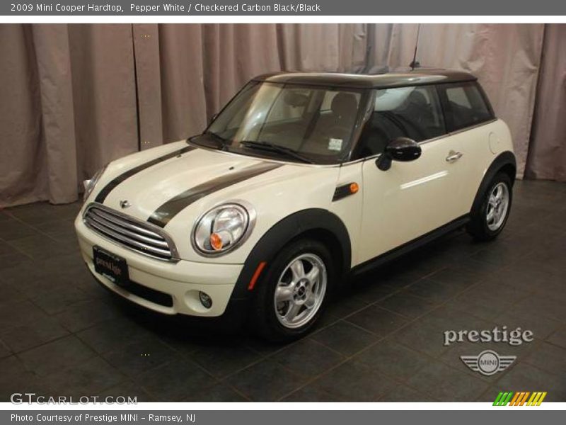 Pepper White / Checkered Carbon Black/Black 2009 Mini Cooper Hardtop