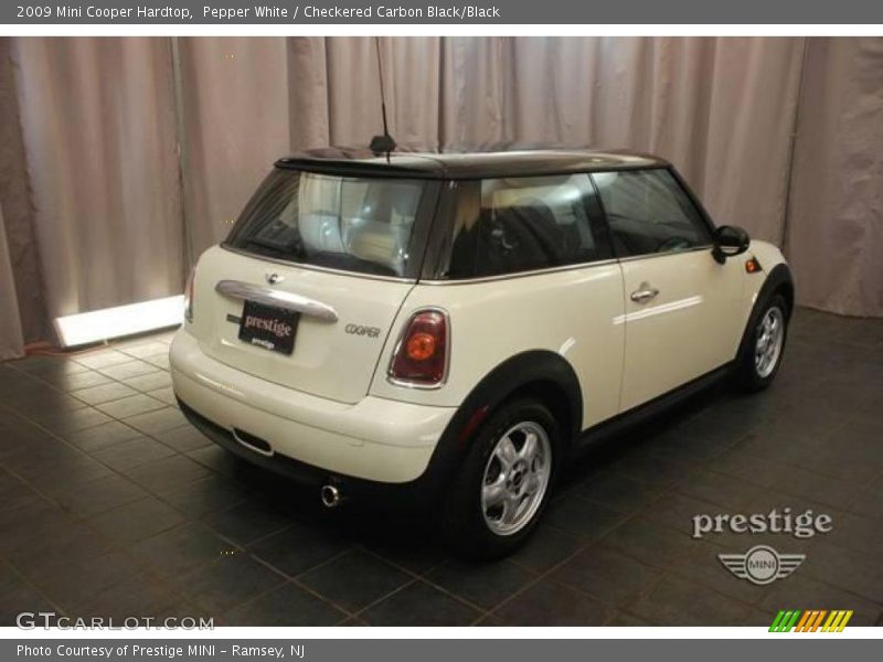Pepper White / Checkered Carbon Black/Black 2009 Mini Cooper Hardtop