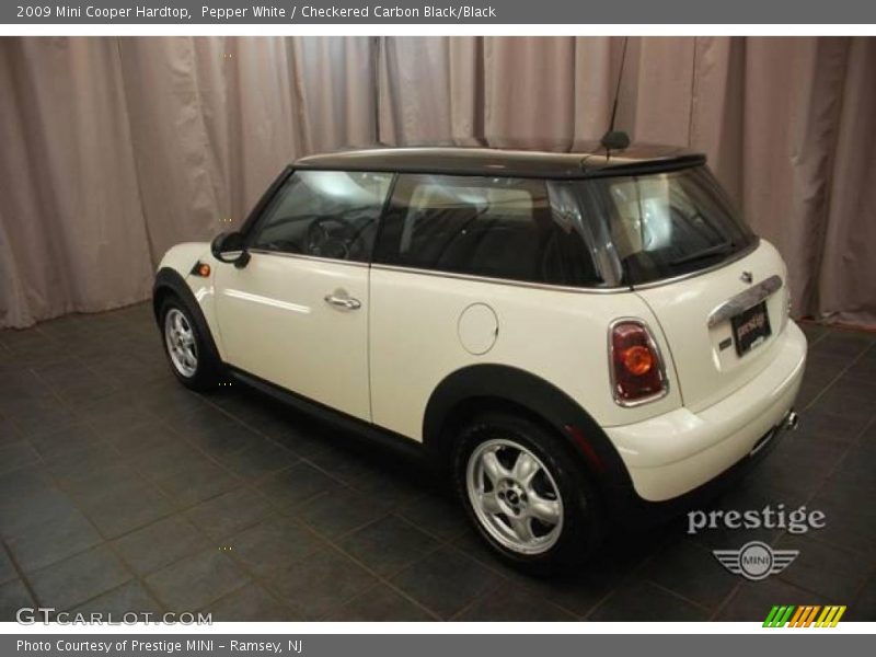 Pepper White / Checkered Carbon Black/Black 2009 Mini Cooper Hardtop