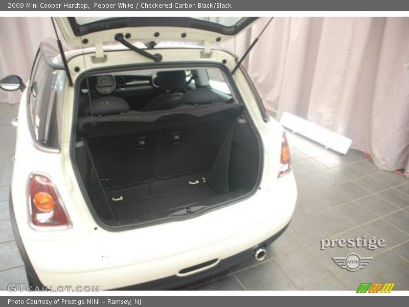 Pepper White / Checkered Carbon Black/Black 2009 Mini Cooper Hardtop