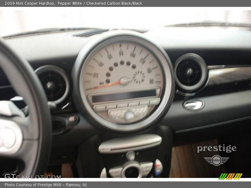 Pepper White / Checkered Carbon Black/Black 2009 Mini Cooper Hardtop