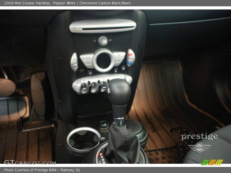 Pepper White / Checkered Carbon Black/Black 2009 Mini Cooper Hardtop