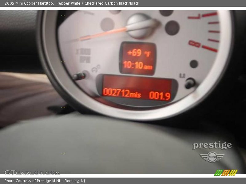 Pepper White / Checkered Carbon Black/Black 2009 Mini Cooper Hardtop