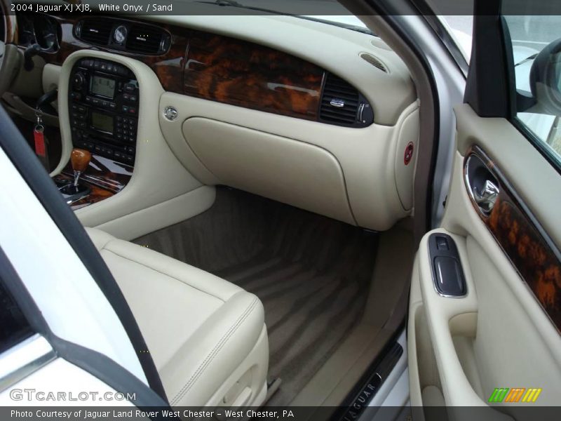 White Onyx / Sand 2004 Jaguar XJ XJ8