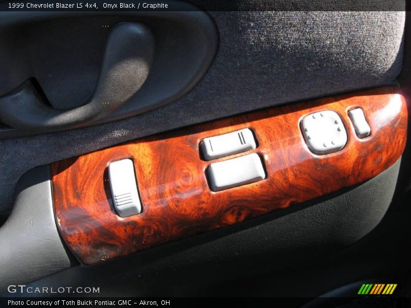 Onyx Black / Graphite 1999 Chevrolet Blazer LS 4x4