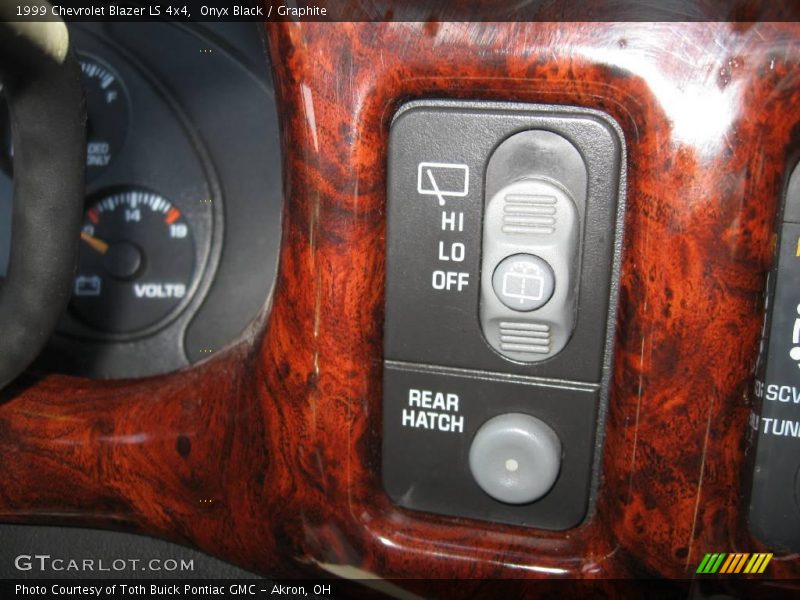 Onyx Black / Graphite 1999 Chevrolet Blazer LS 4x4