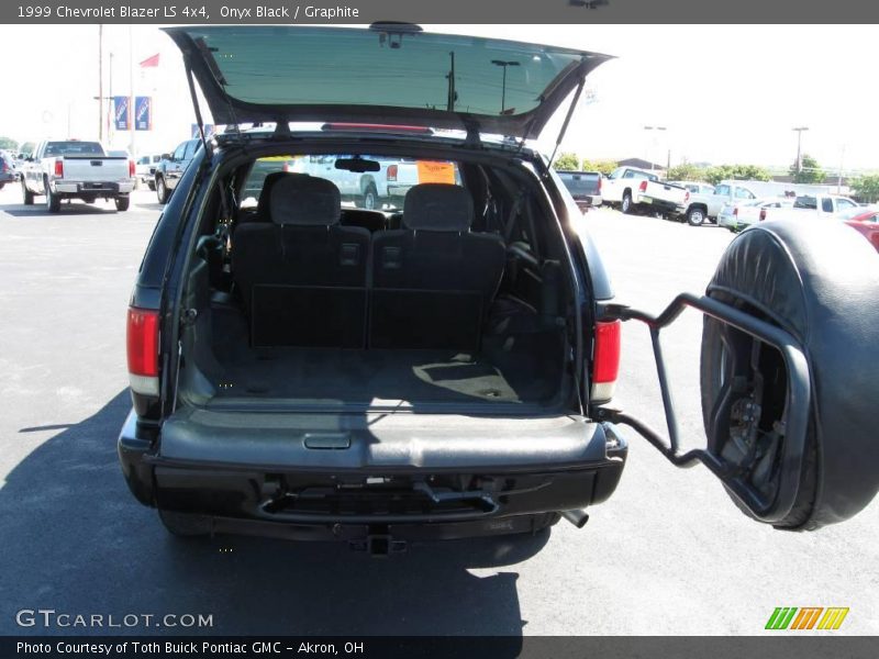 Onyx Black / Graphite 1999 Chevrolet Blazer LS 4x4