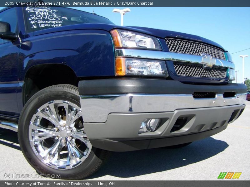 Bermuda Blue Metallic / Gray/Dark Charcoal 2005 Chevrolet Avalanche Z71 4x4