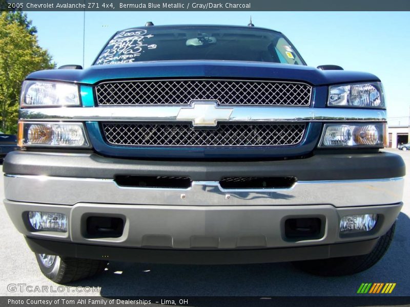 Bermuda Blue Metallic / Gray/Dark Charcoal 2005 Chevrolet Avalanche Z71 4x4