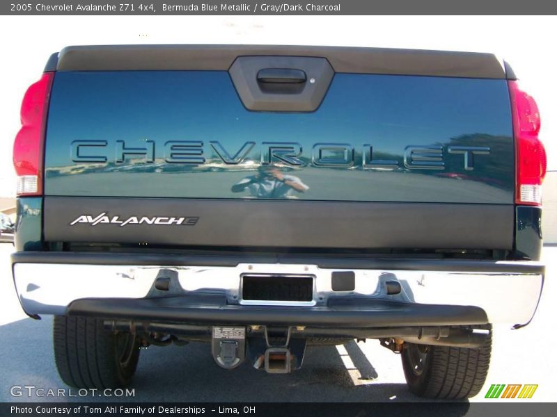 Bermuda Blue Metallic / Gray/Dark Charcoal 2005 Chevrolet Avalanche Z71 4x4