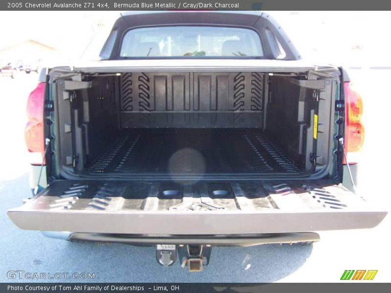 Bermuda Blue Metallic / Gray/Dark Charcoal 2005 Chevrolet Avalanche Z71 4x4