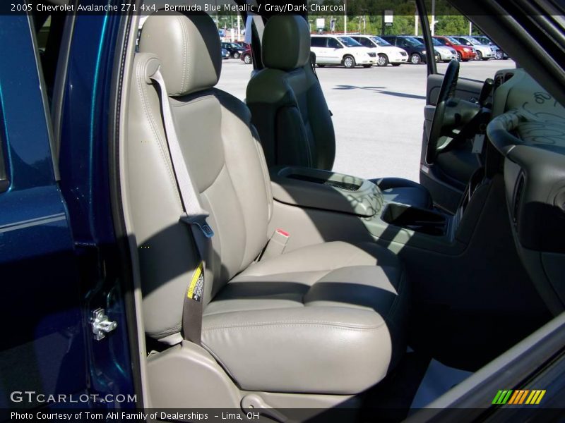 Bermuda Blue Metallic / Gray/Dark Charcoal 2005 Chevrolet Avalanche Z71 4x4