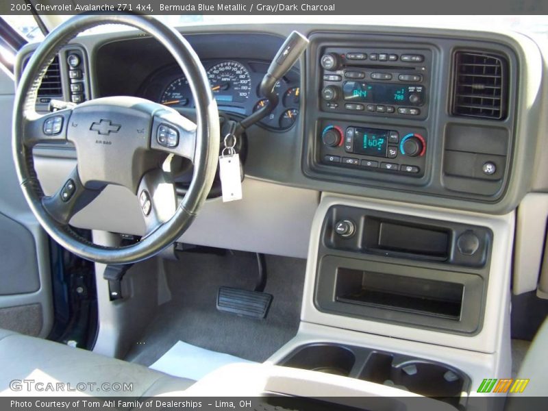 Bermuda Blue Metallic / Gray/Dark Charcoal 2005 Chevrolet Avalanche Z71 4x4